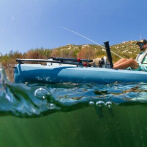 Foto di un kayak con movimento a podali