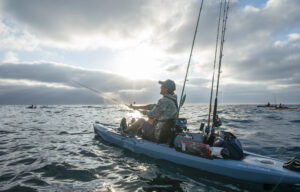 Foro di un Pescatore su un Hobie kayak che sta pescando in mare aperto